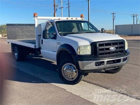 Ford F550 平板式/側卸式卡車