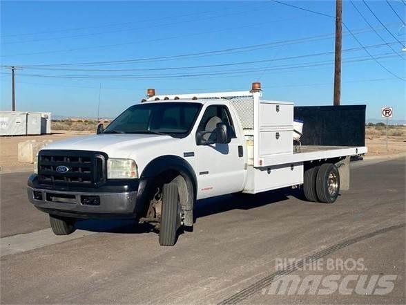 Ford F550 平板式/側卸式卡車