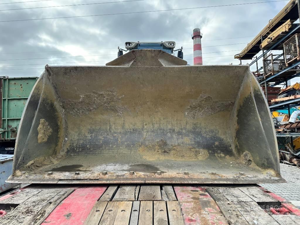 Liebherr L 566 輪胎式裝載機