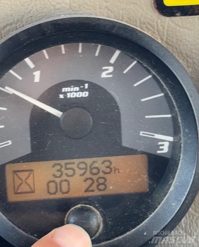 Moxy MT 31 鉸接式起吊車