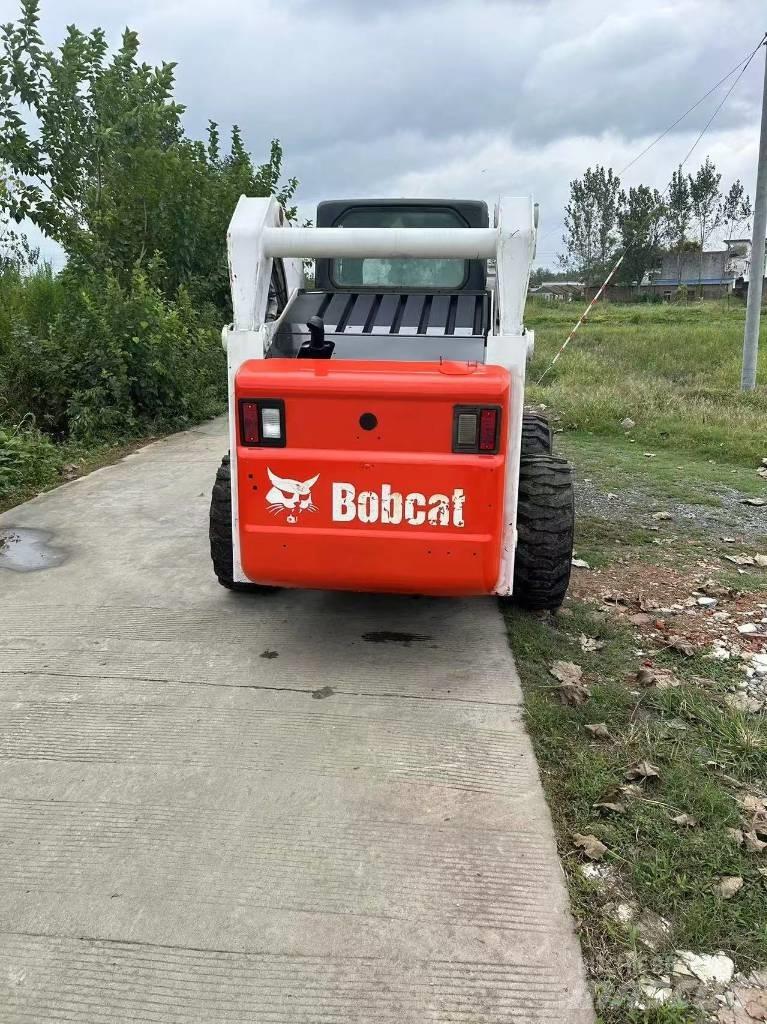 Bobcat S 300 滑移轉向裝載機