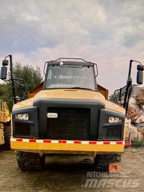 CAT 740 B 鉸接式起吊車