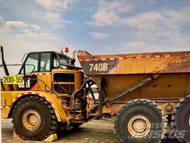 CAT 740 B 鉸接式起吊車
