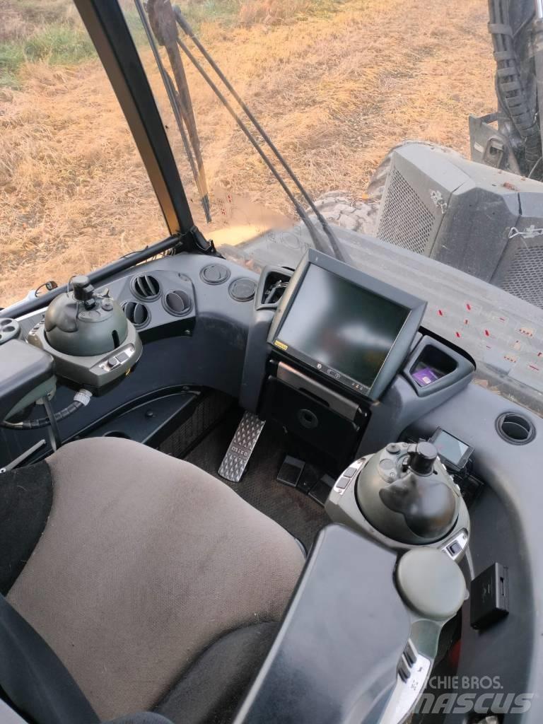 Ponsse Ergo 8W 收穫機