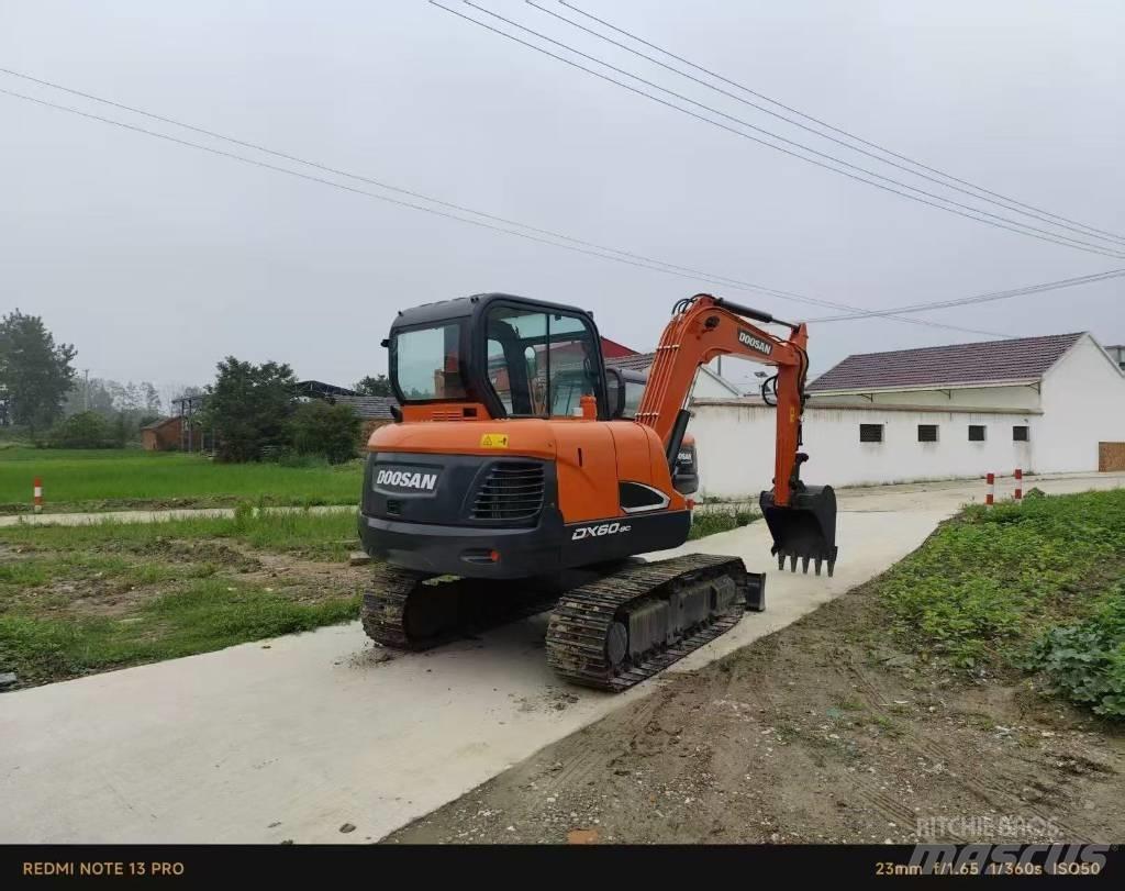 Doosan DX 60 小型挖土機/掘鑿機<7t(小型挖掘機)
