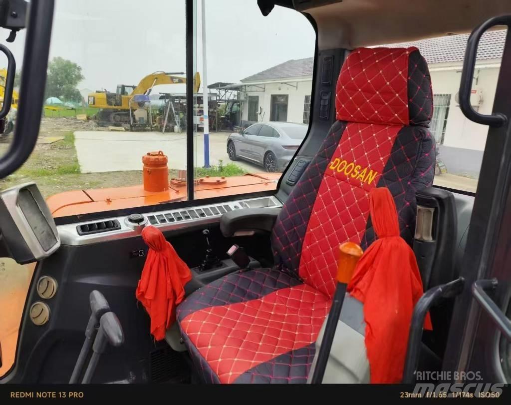 Doosan DX 60 小型挖土機/掘鑿機<7t(小型挖掘機)