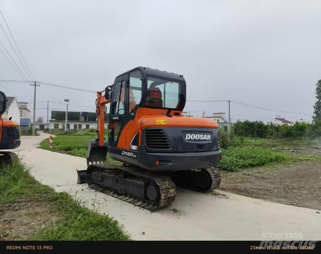 Doosan DX 60 小型挖土機/掘鑿機<7t(小型挖掘機)