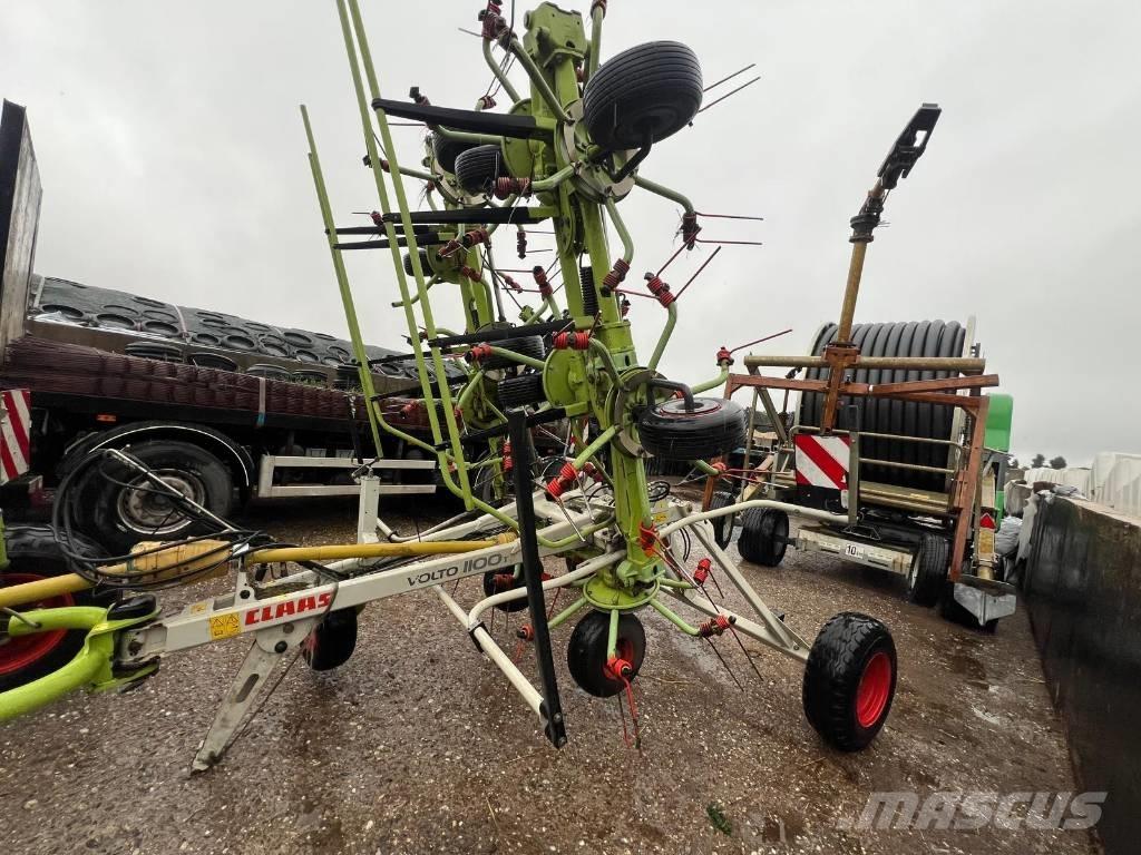 CLAAS Volto 1100 T 耙與翻草機