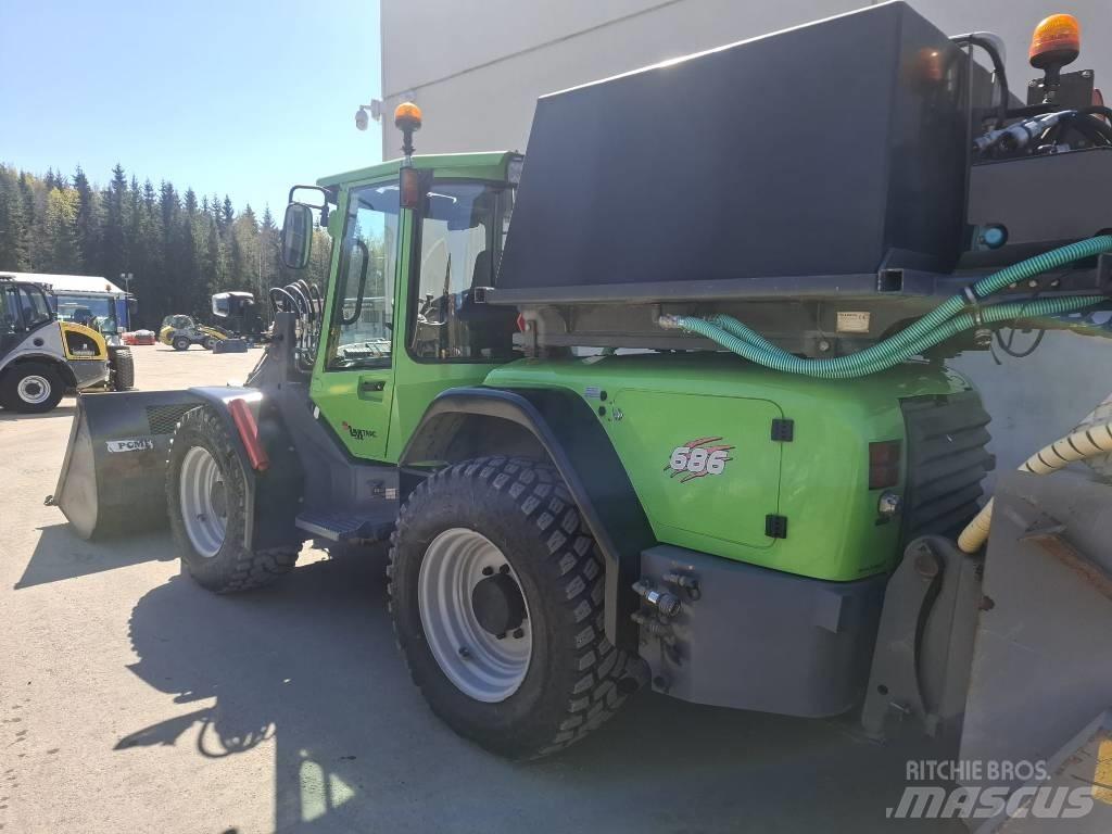 LM Trac 686 輪胎式裝載機