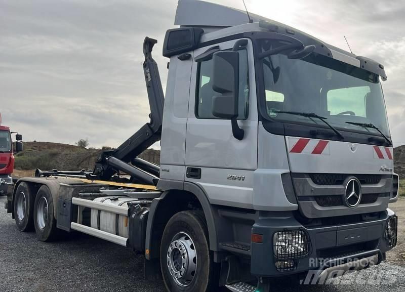 Mercedes-Benz 2641 貨櫃框架卡車