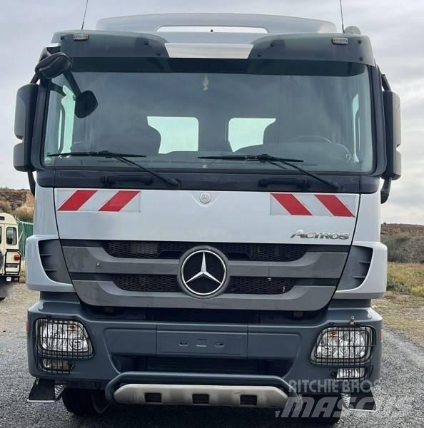 Mercedes-Benz 2641 貨櫃框架卡車