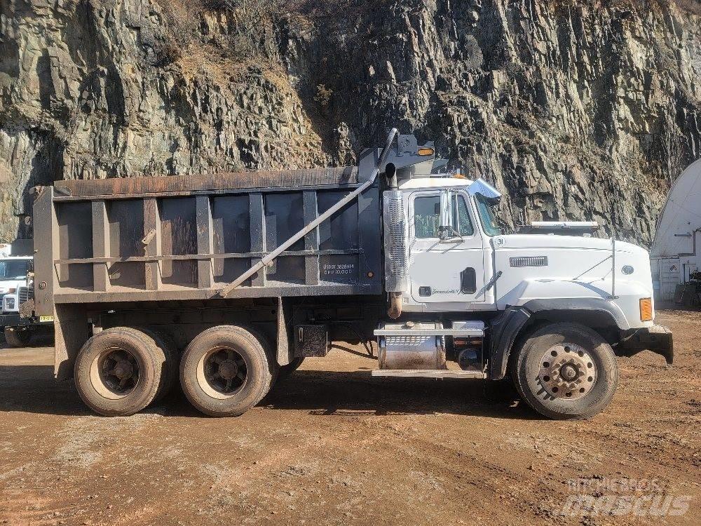 Mack CL 713 傾卸式卡車