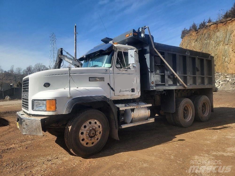 Mack CL 713 傾卸式卡車