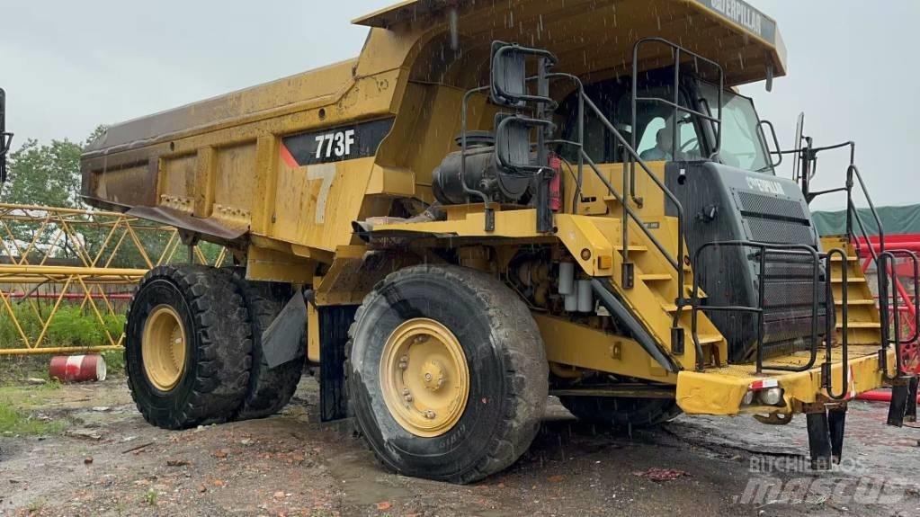 CAT 773 F 鉸接式起吊車