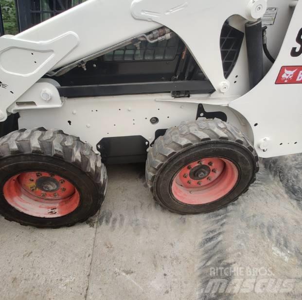 Bobcat S300 滑移轉向裝載機
