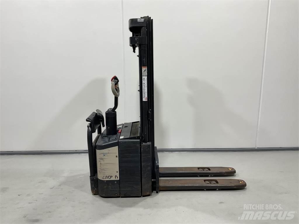 Crown WE2300S 自走式堆積機