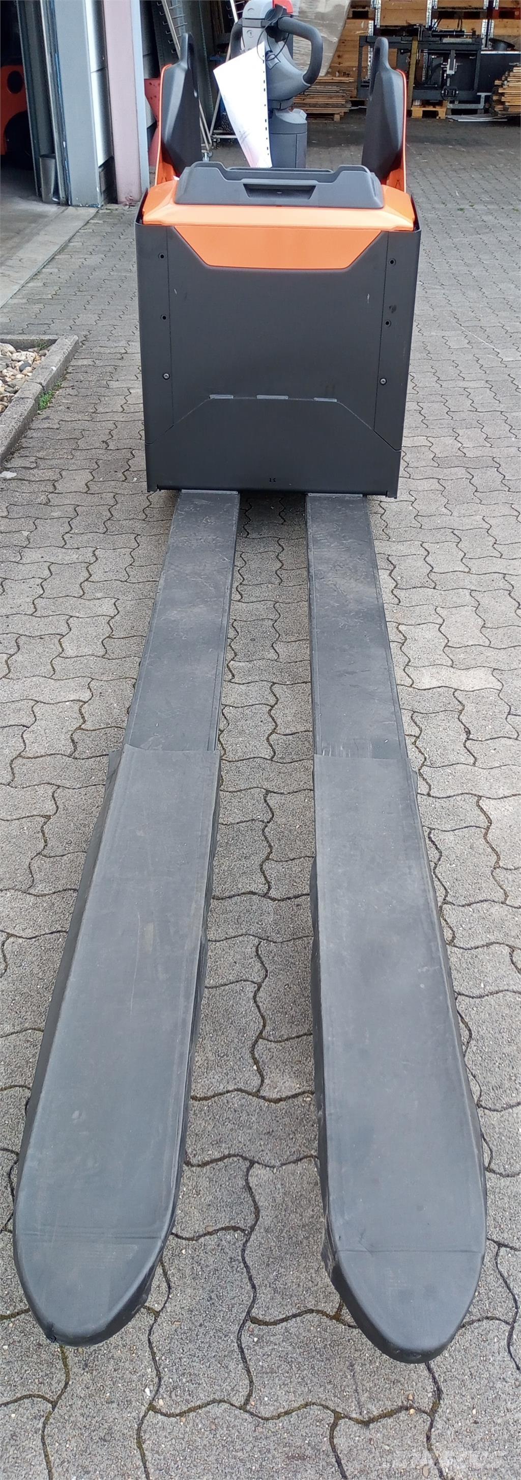 Toyota LPE 250 行走控制式堆積機