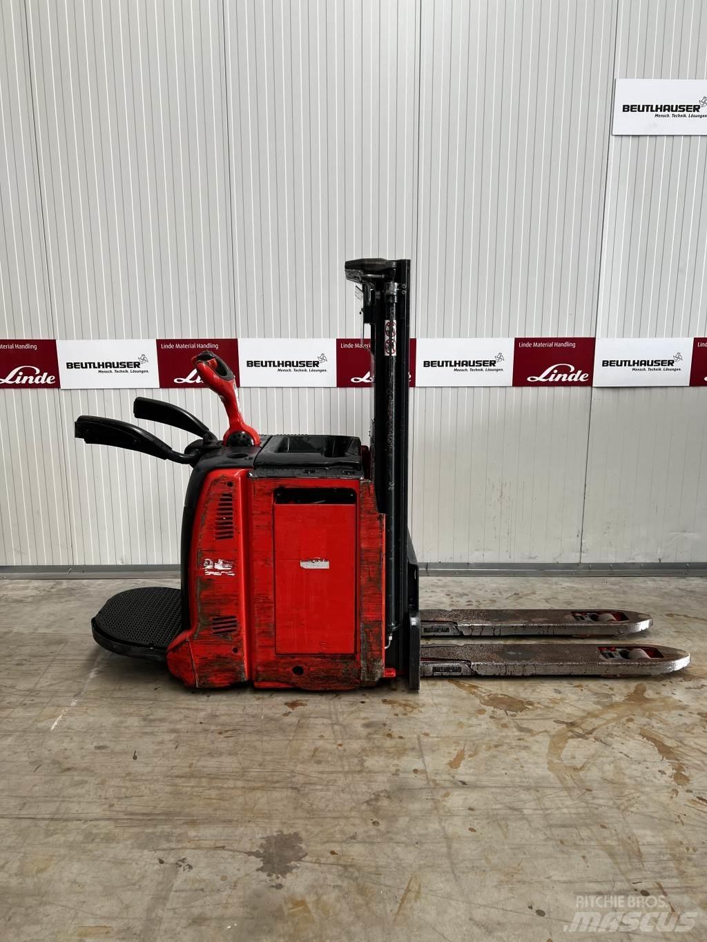 Linde D12AP 行走控制式堆積機