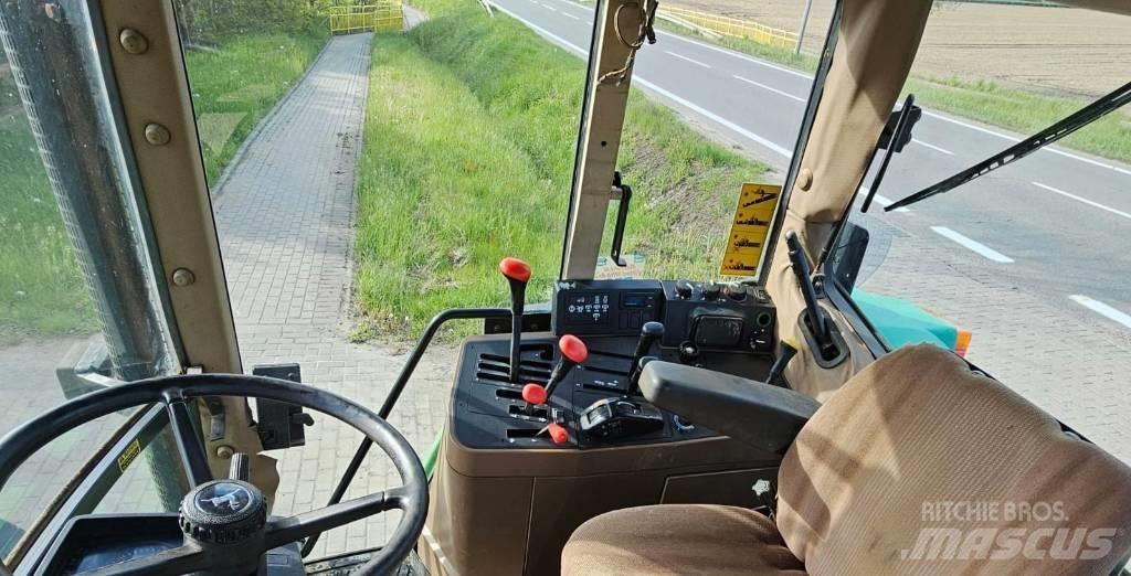 John Deere 6800 曳引機