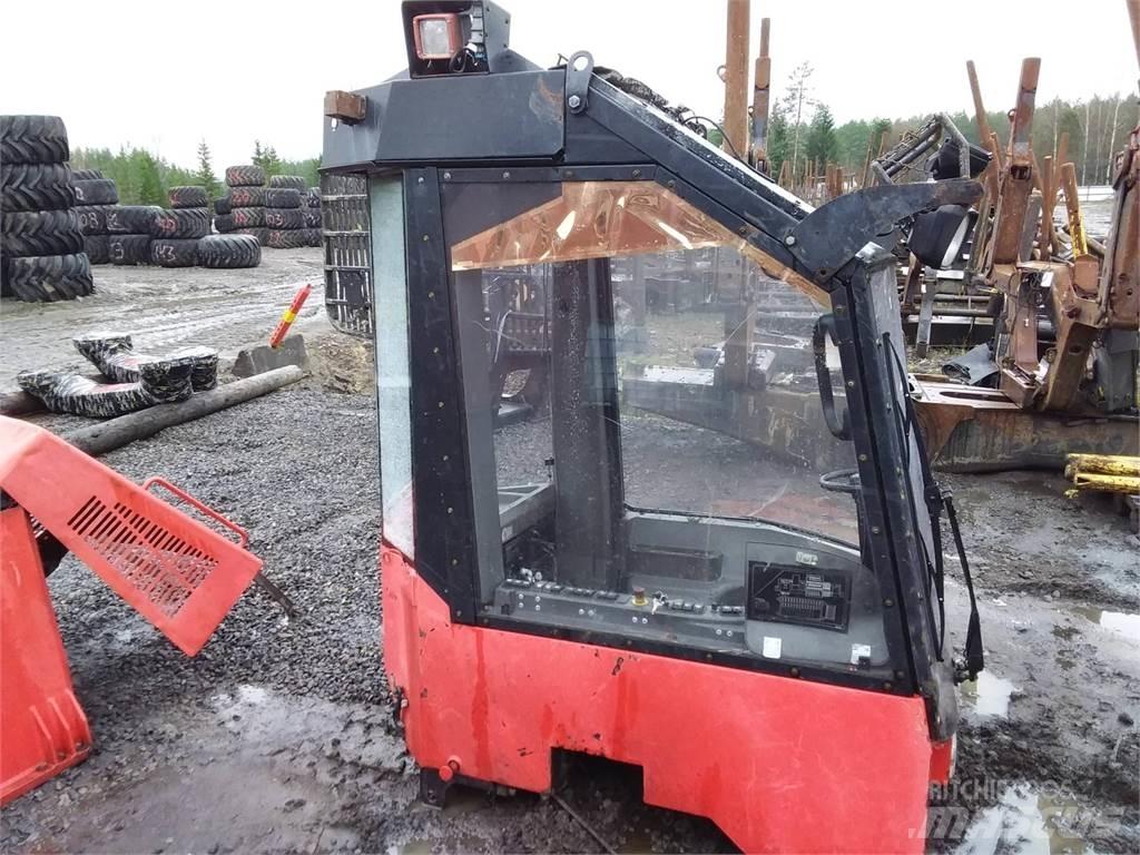 Valmet 911.1 駕駛室與內部
