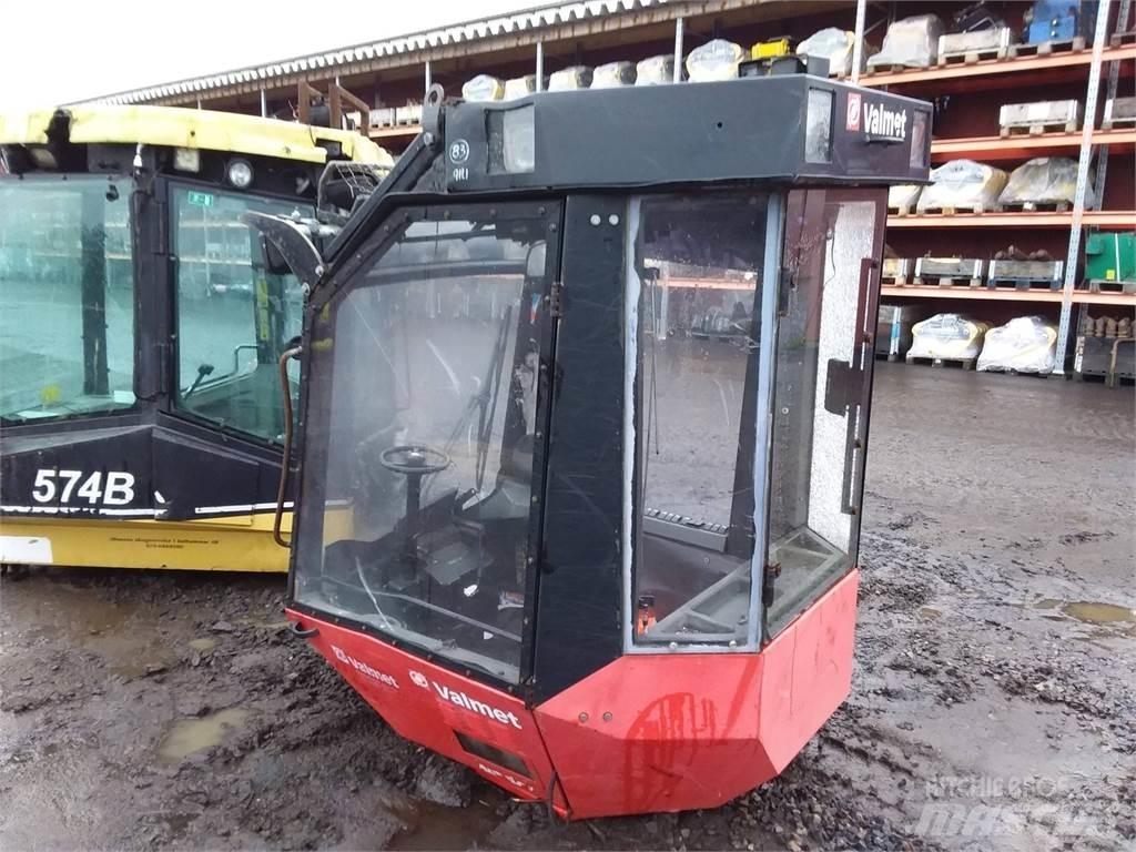 Valmet 911.1 駕駛室與內部