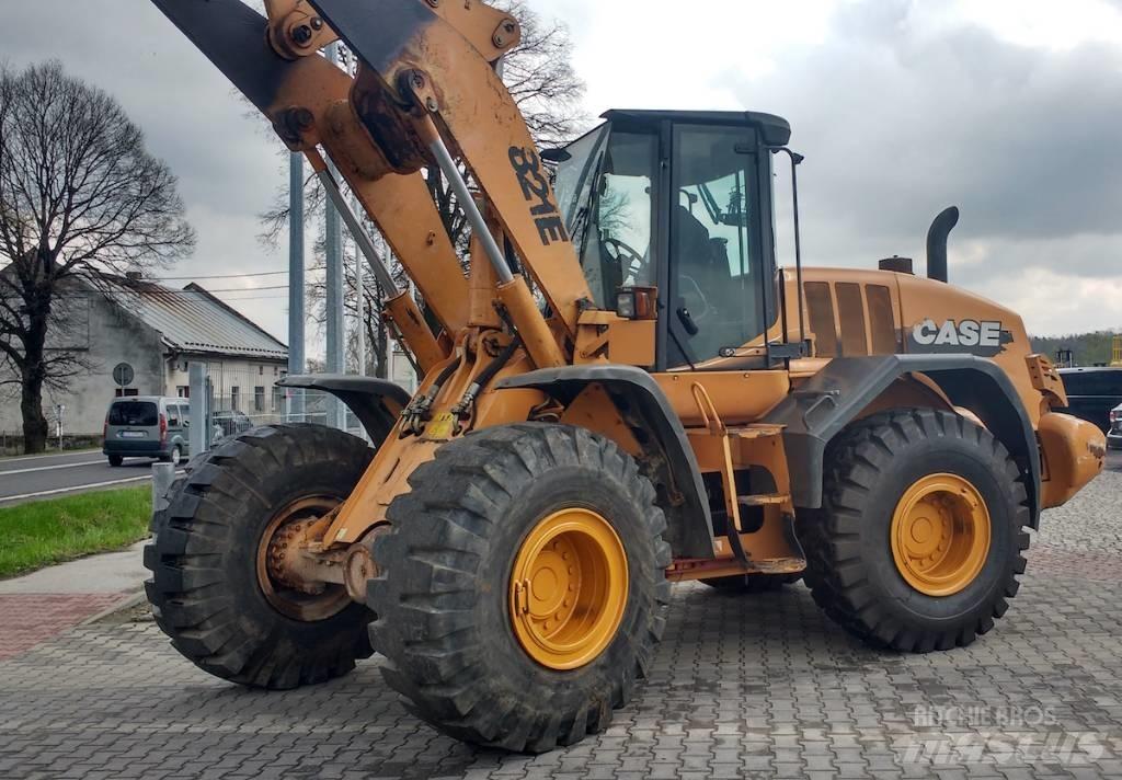 CASE 821 E 輪胎式裝載機