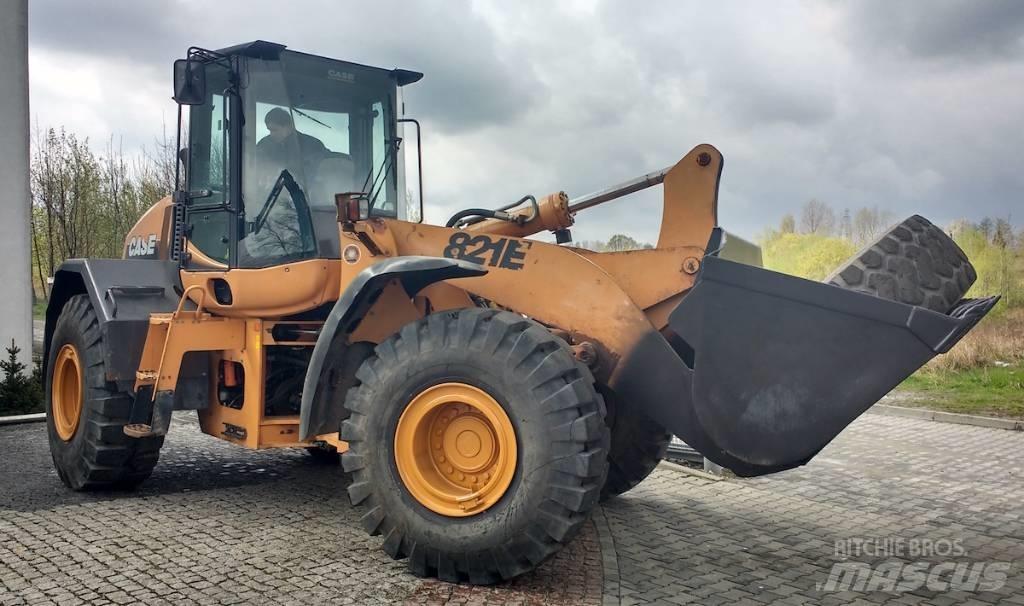 CASE 821 E 輪胎式裝載機
