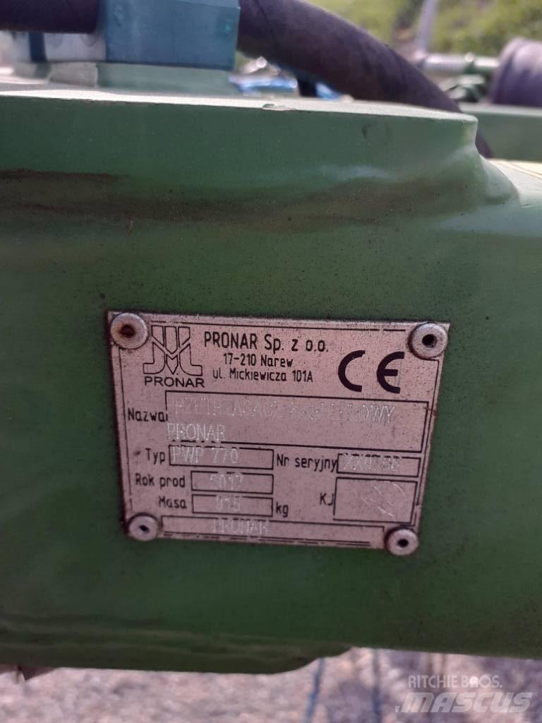 Pronar PWP 770 耙與翻草機