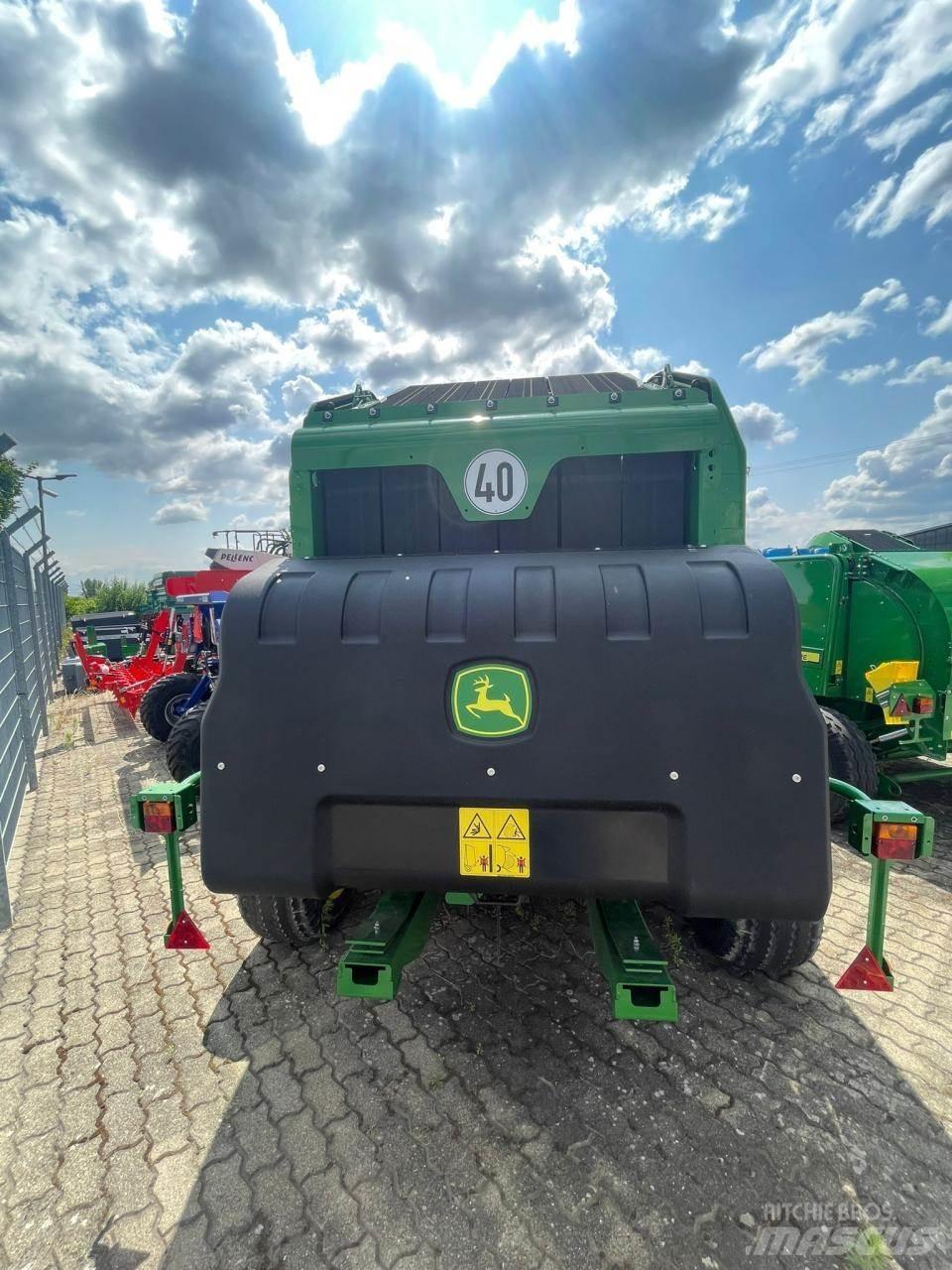 John Deere V451G 圓型牧草打包機