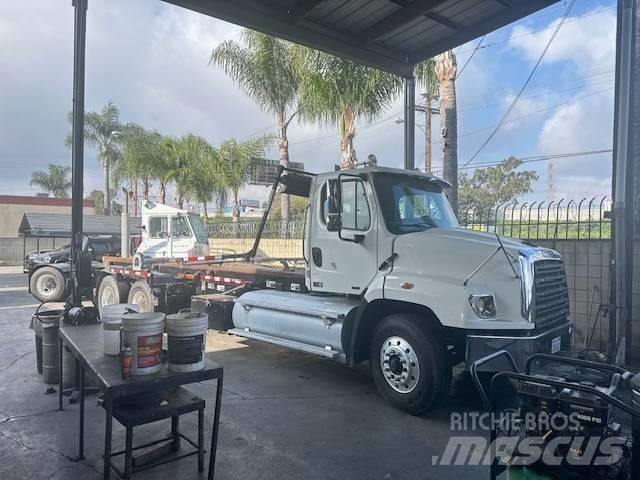Freightliner 114SD 起重可拆卸式卡車