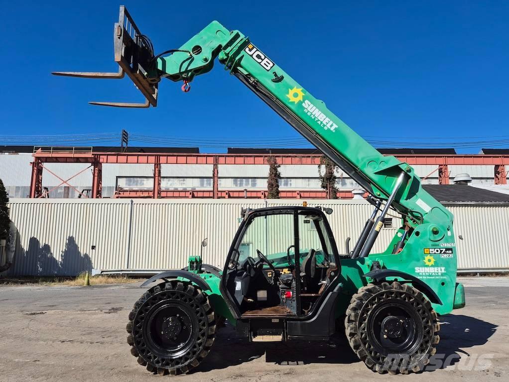 JCB 507-42 伸縮臂操作車