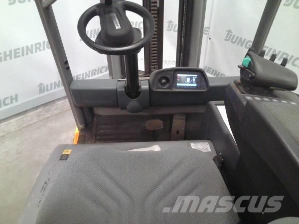 Jungheinrich EFG 320 電動堆高機