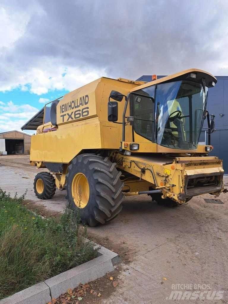 New Holland TX 66 聯合收穫機