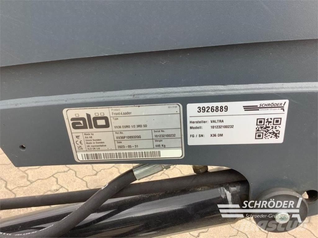 Valtra X36 DM 前端裝載機和挖掘機