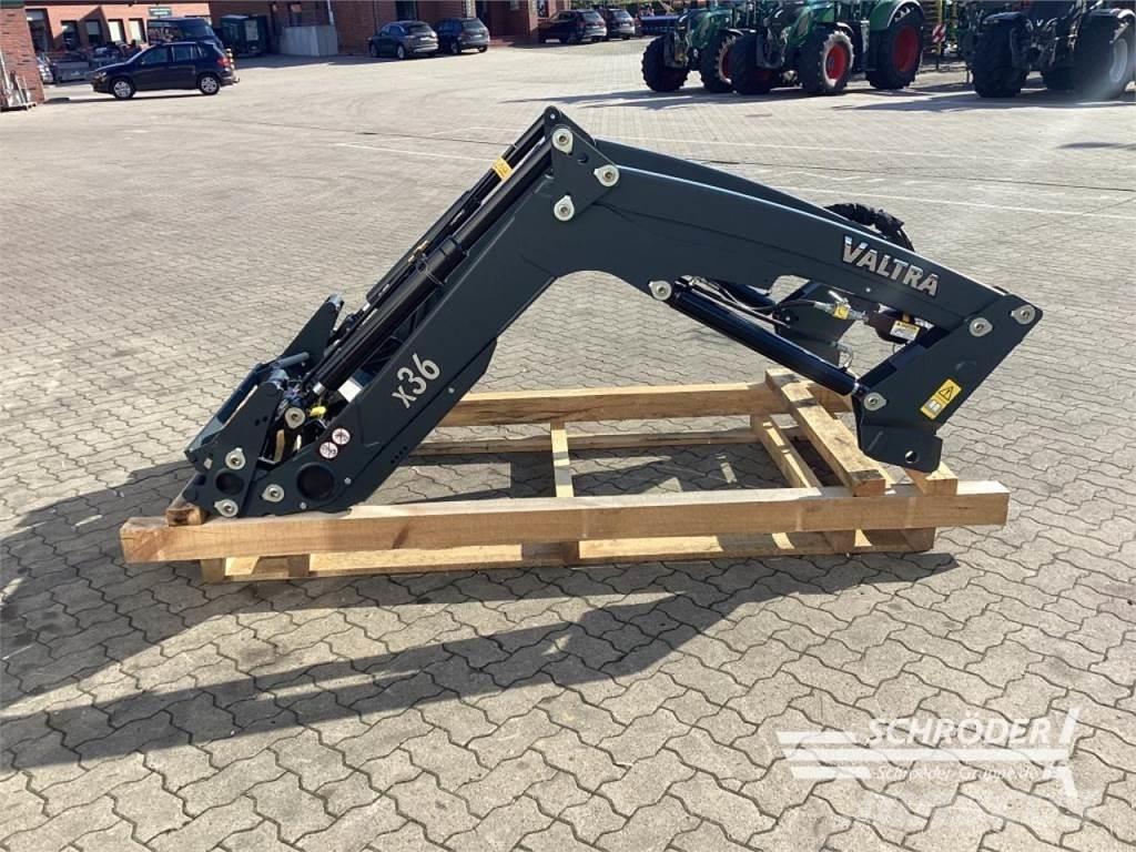 Valtra X36 DM 前端裝載機和挖掘機