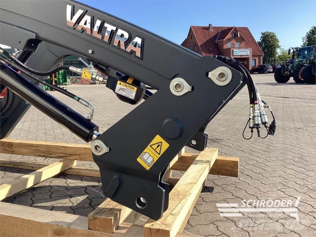 Valtra X36 DM 前端裝載機和挖掘機