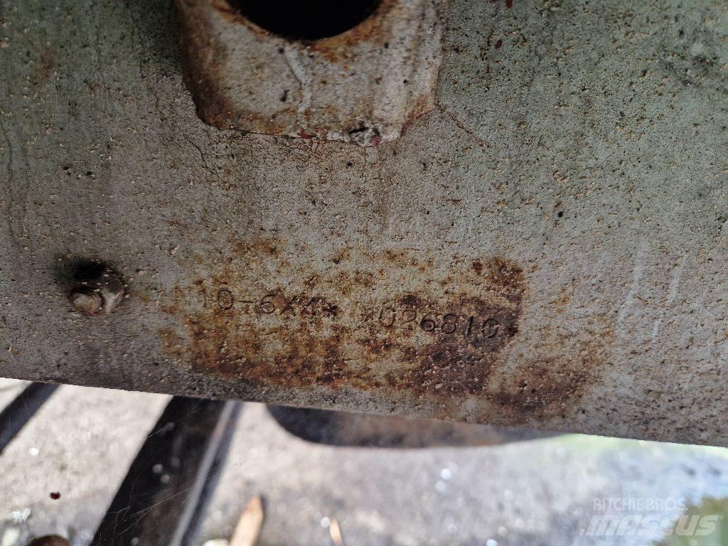 Volvo N1033 6X4 商用底盤車