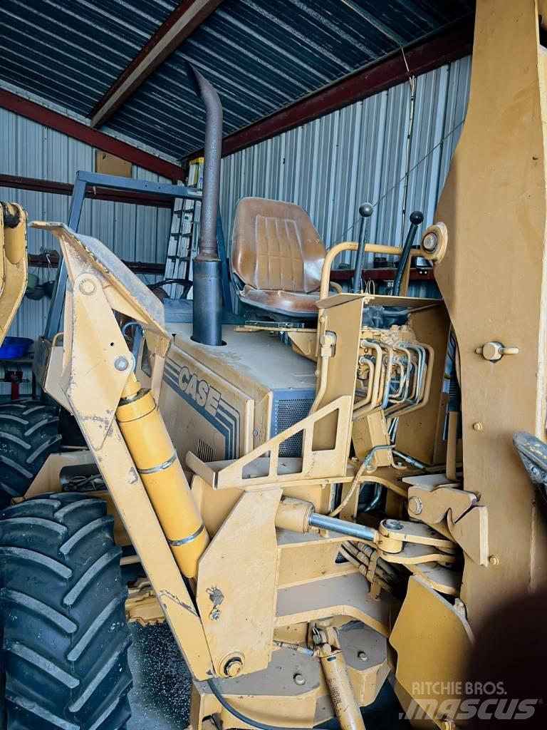 CASE 860 掘溝機
