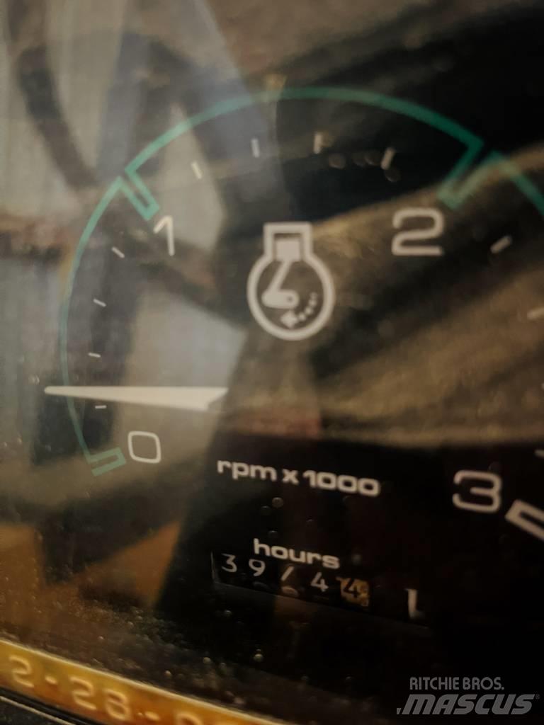 CASE 860 掘溝機