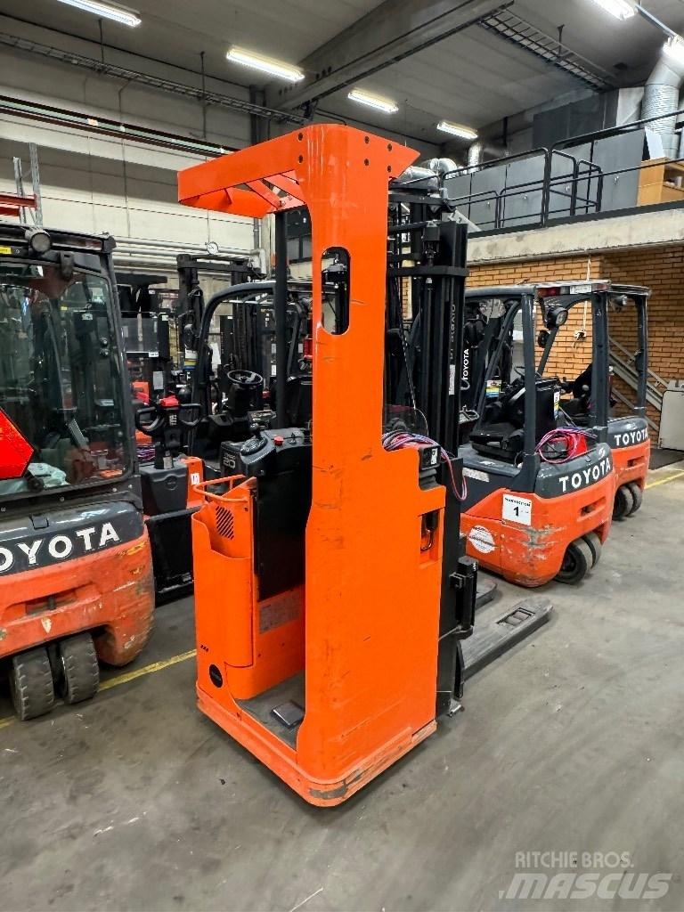 Toyota SSE135L 自走式堆積機