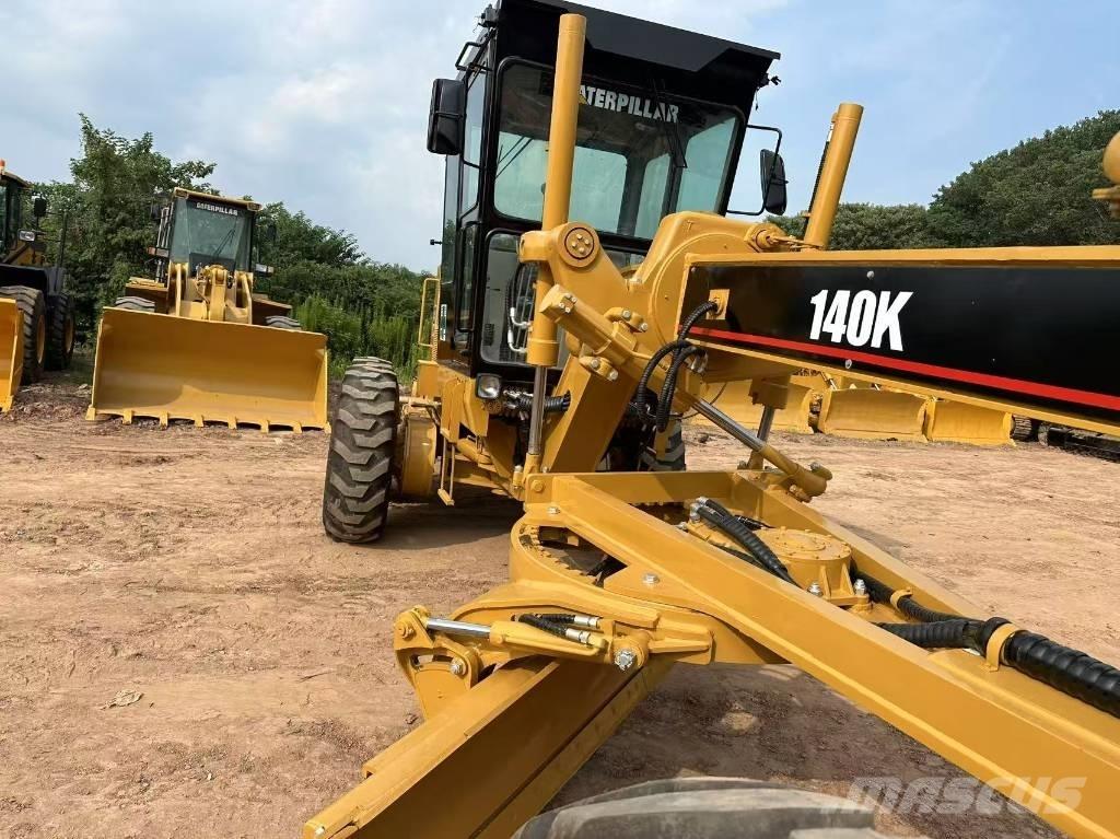 CAT 140 K 平土機