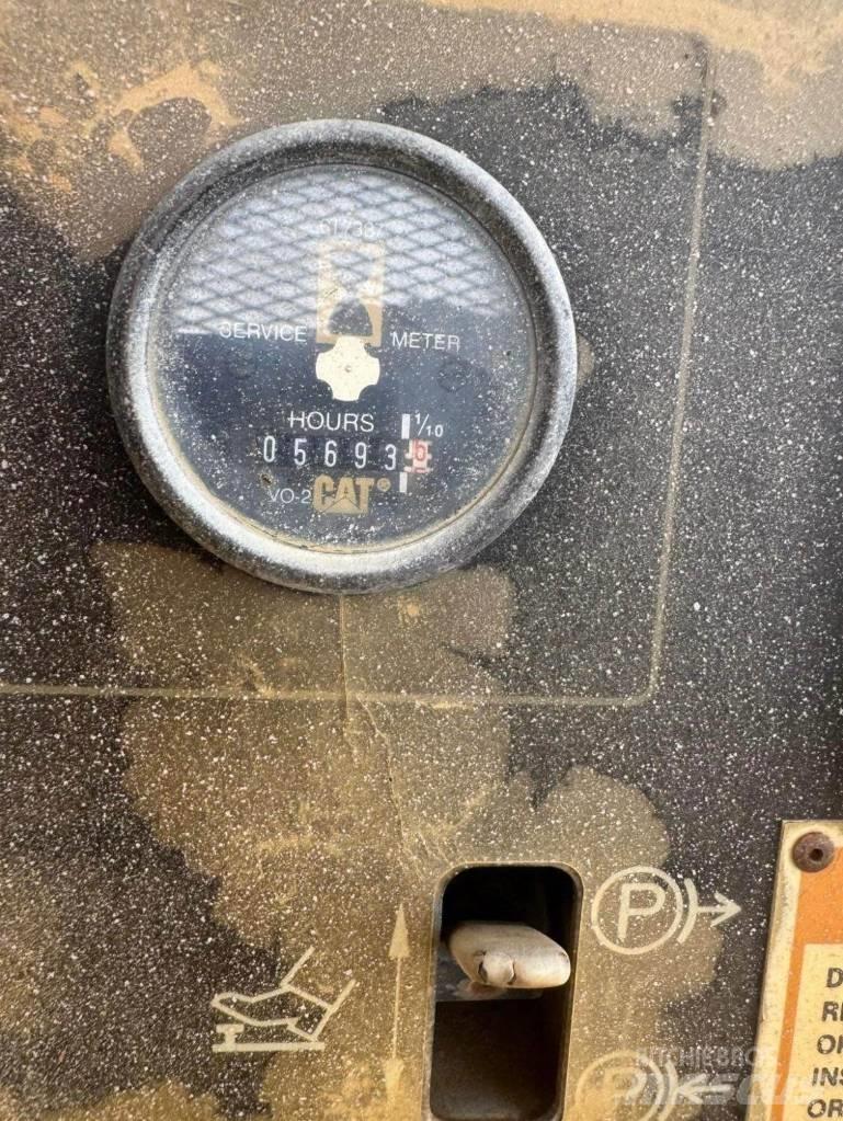 CAT D4C3 履帶推土機