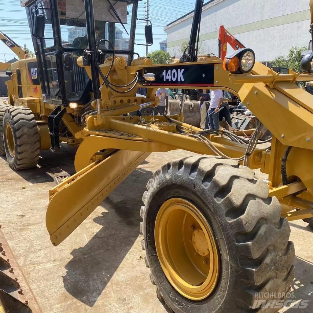 CAT 140 K 平土機