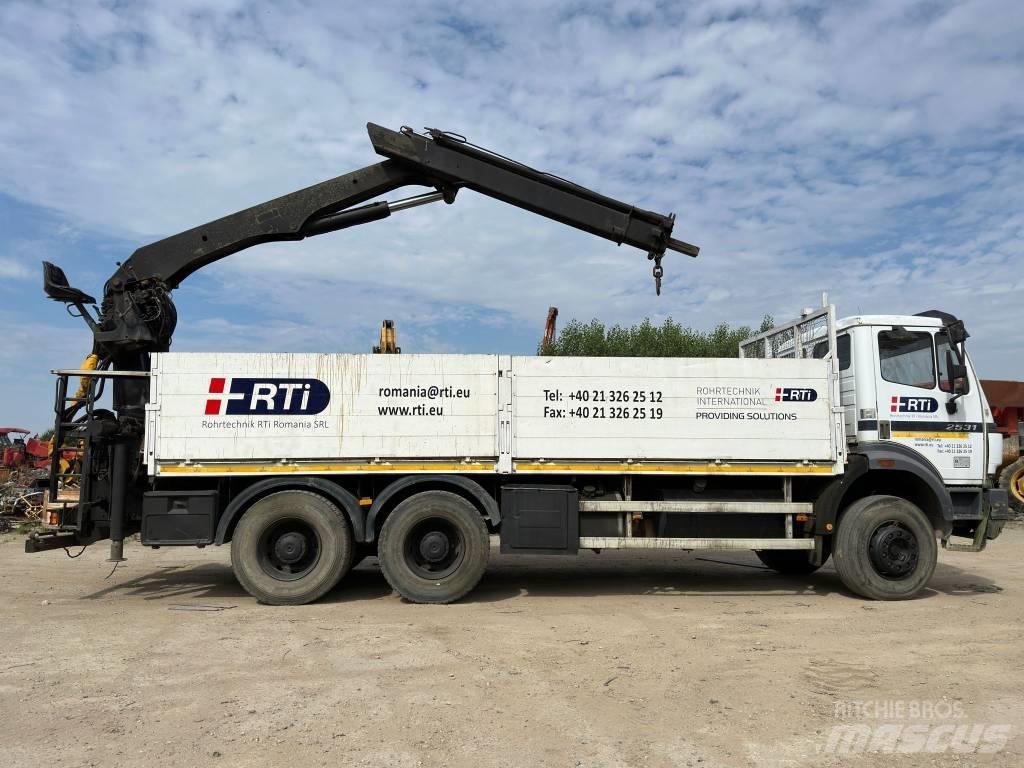 Mercedes-Benz 2531 起重機卡車