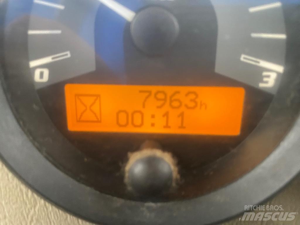 Moxy MT 31 鉸接式起吊車