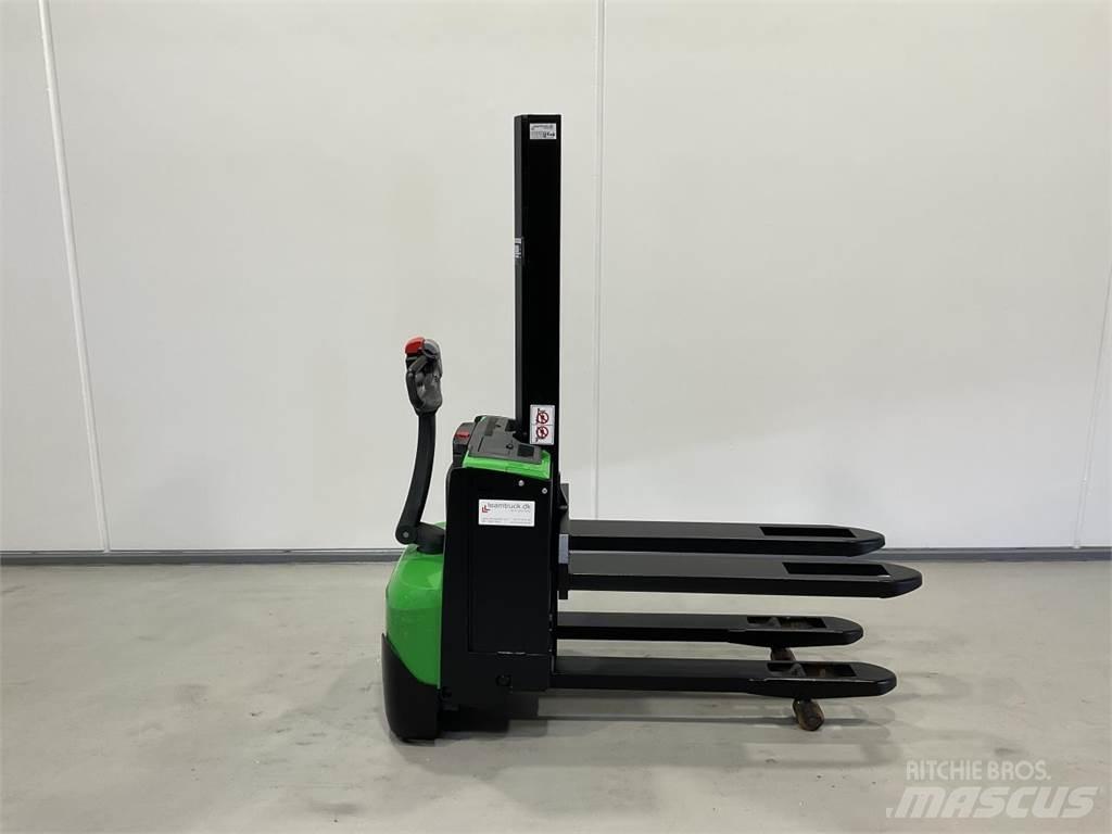 Cesab S208L 自走式堆積機
