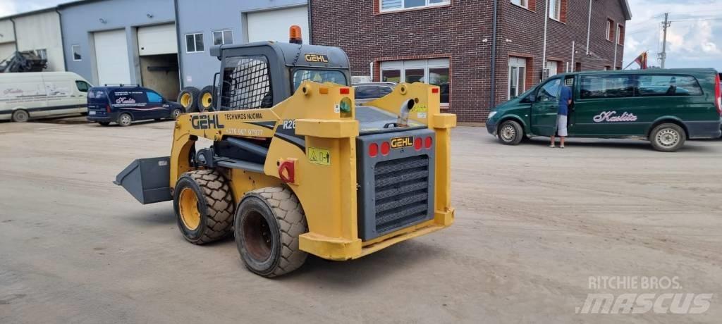 Gehl R 260 滑移轉向裝載機
