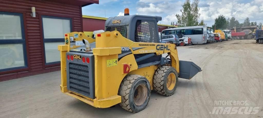 Gehl R 260 滑移轉向裝載機