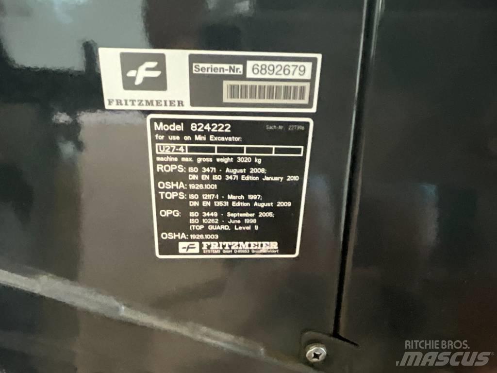 Kubota U 27-4 駕駛室與內部