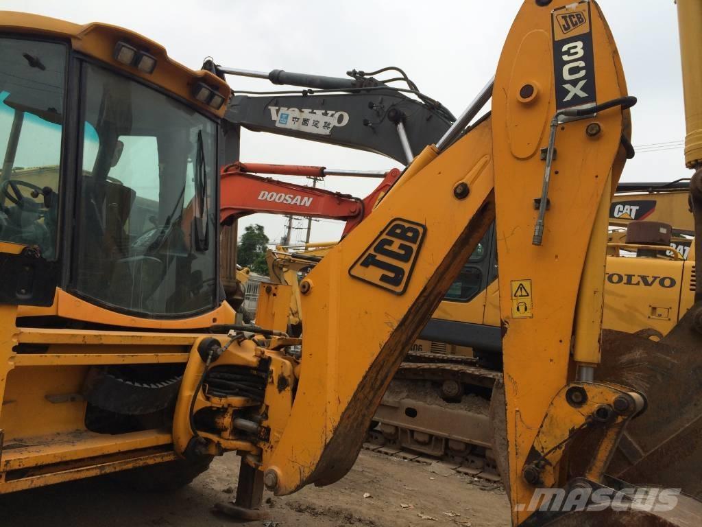 JCB 3CX 反鏟裝載機